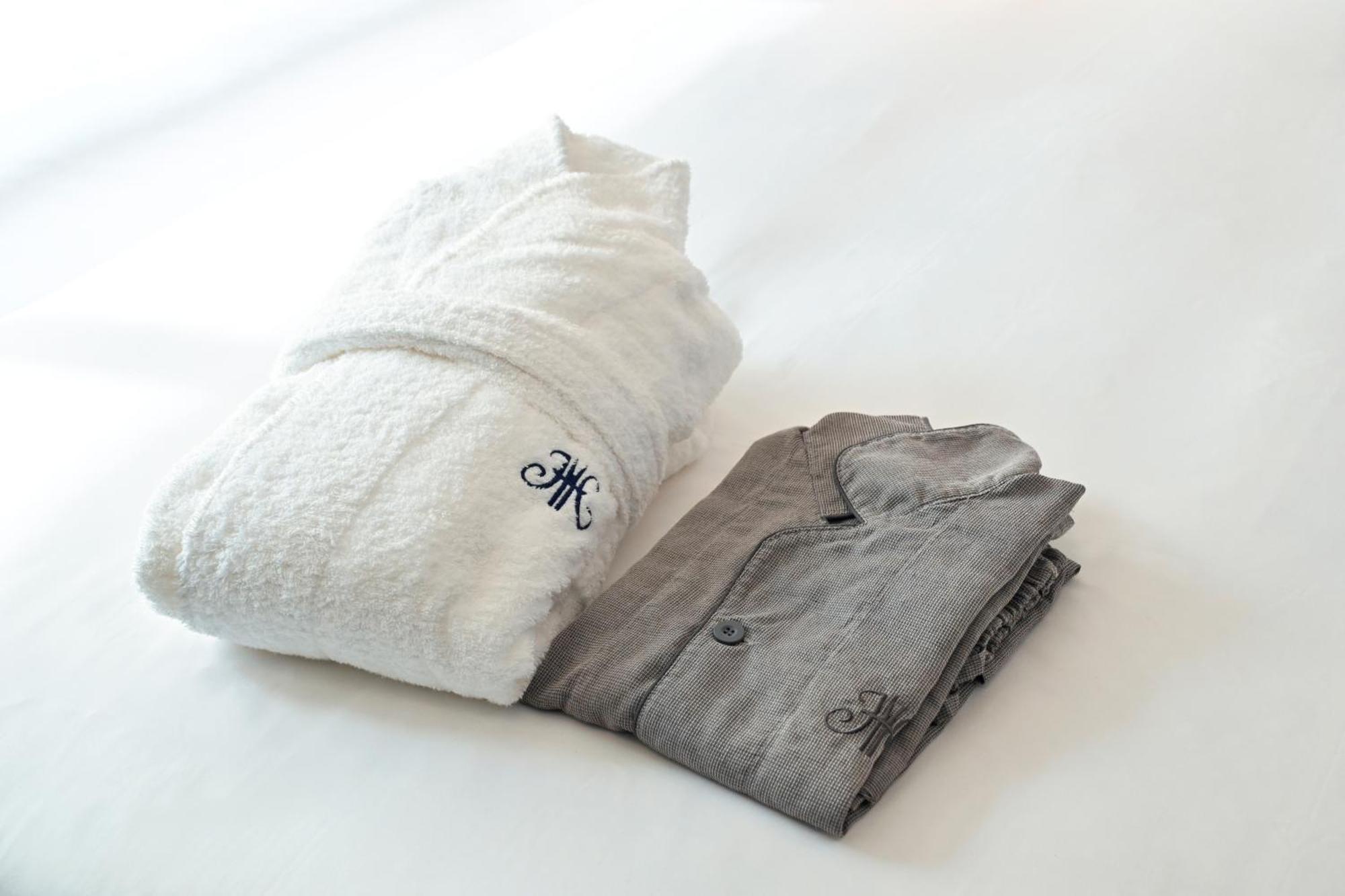 Marunouchi Hotel Prefektura Tokio Exteriér fotografie A bathrobe